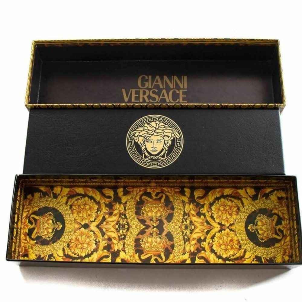 Authentic Gianni Versace Signature Medusa Gold Plated Coin Watch - Picture 5 of 10
